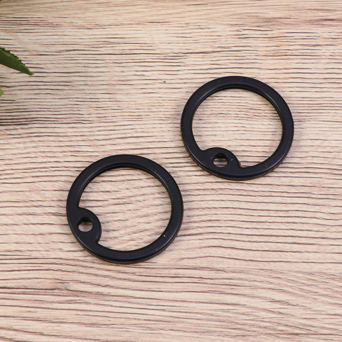 2pcs Silicone Dog Tag Silencers Military Pet Tags Noise Reduction Durable Stretch Card Sound Silence Circle Rubber